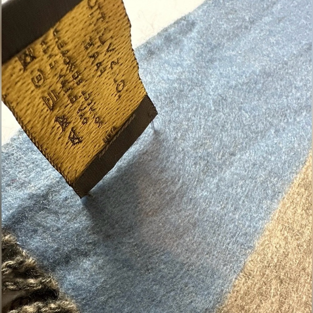 Louis Vuitton Bicolor Scarf Cashmere Wool Men Women LV - Picture 5 of 7